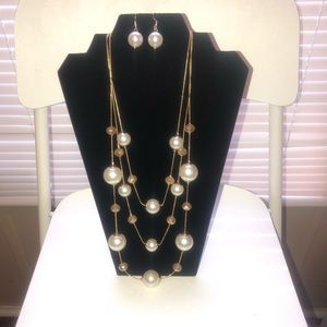 Beautiful and Classic  Gold and Pearl necklace🥰